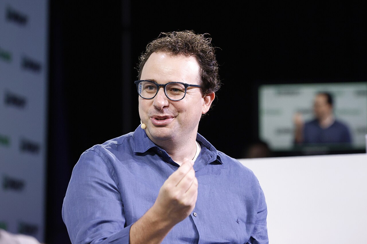الرئيس التنفيذي لشركة Anthropic، داريو أمودي، يتحدث في TechCrunch Disrupt