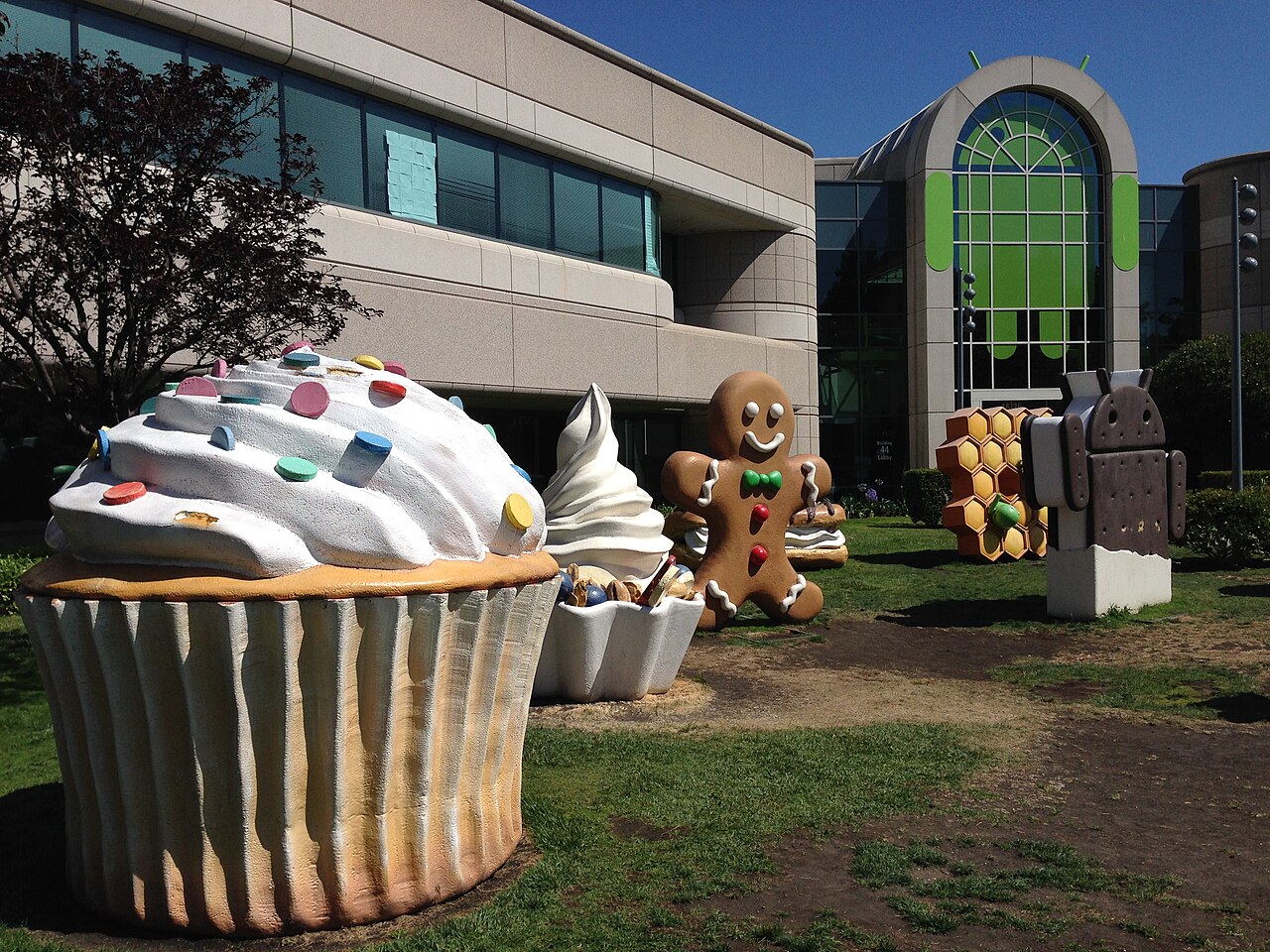 O edifício Android e esculturas no Googleplex em Mountain View