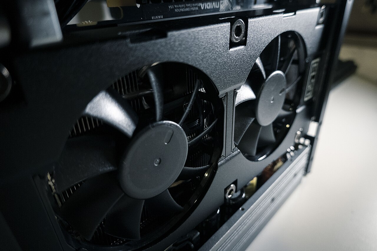 Eine NVIDIA-Grafikkarte, die in einem Rechencomputer installiert ist