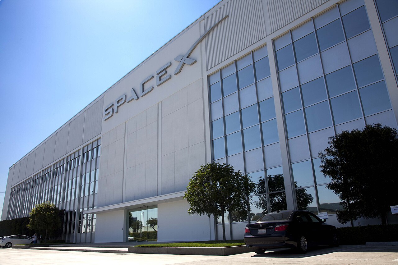 Entrée du siège de SpaceX à Hawthorne, en Californie