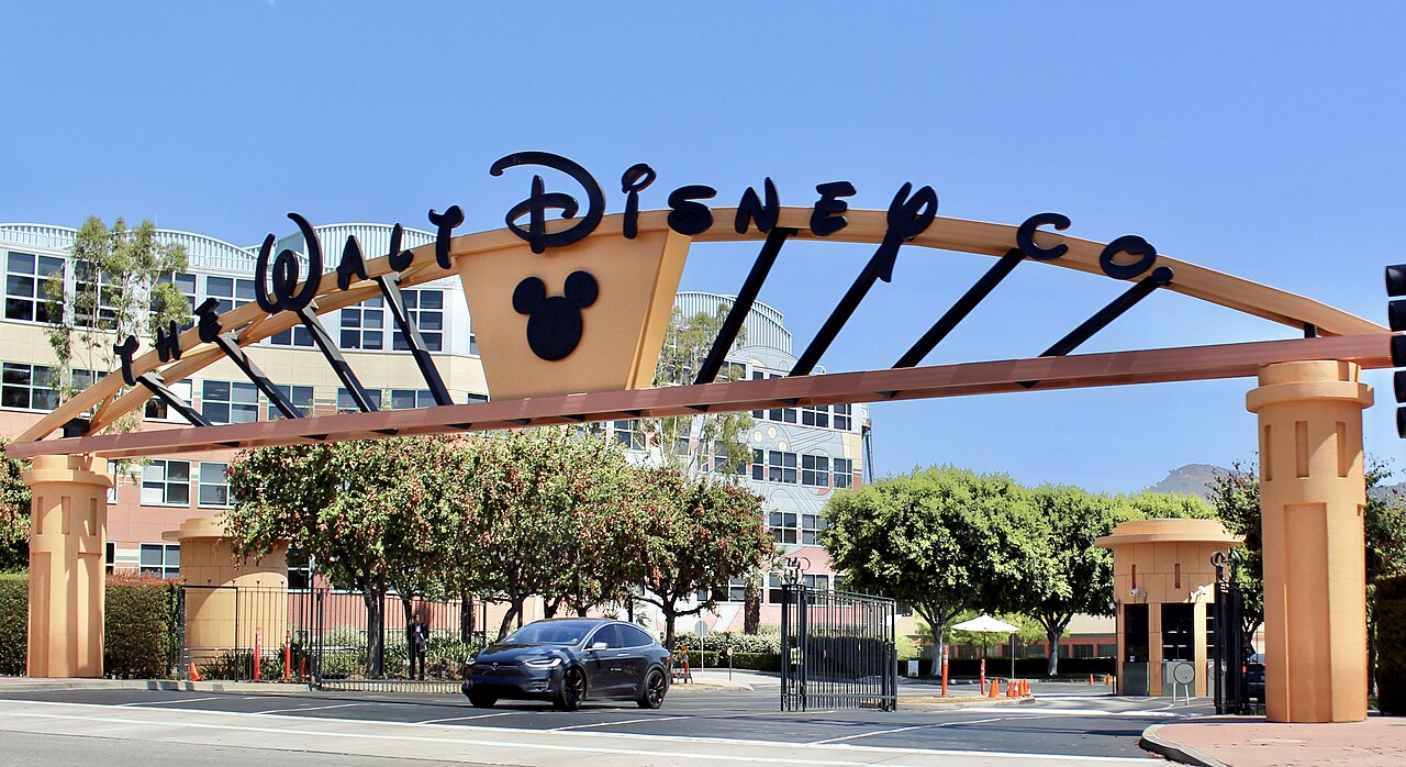 バーバンクにあるウォルト・ディズニー・スタジオのAlameda Avenue入口