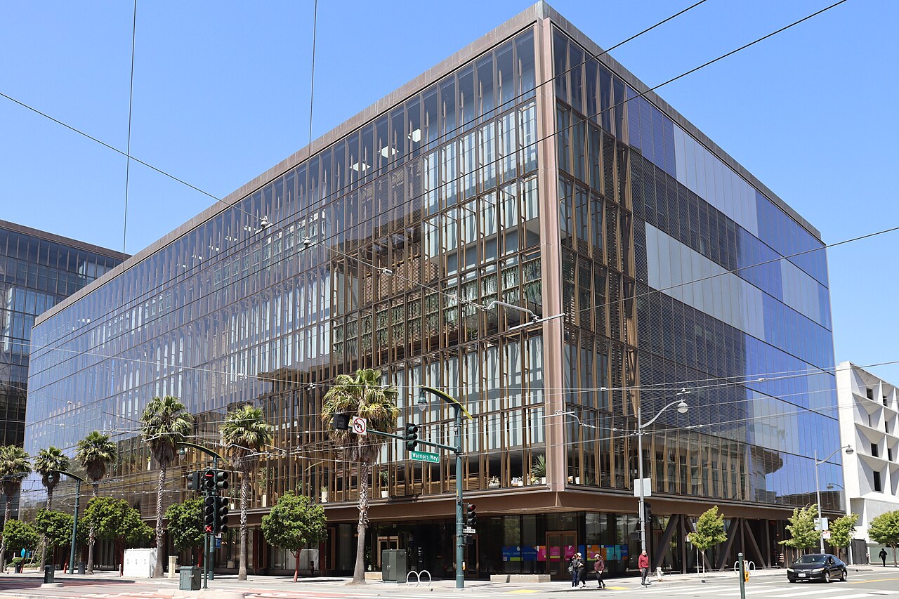 مبنى المكاتب 1515 Third Street في سان فرانسيسكو