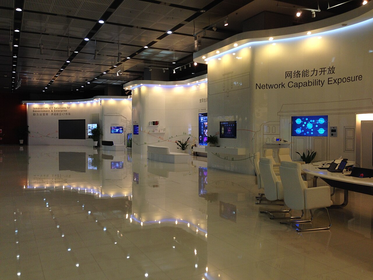 Panoramisch uitzicht op de Huawei-hoofdkantoor campus in Shenzhen, China