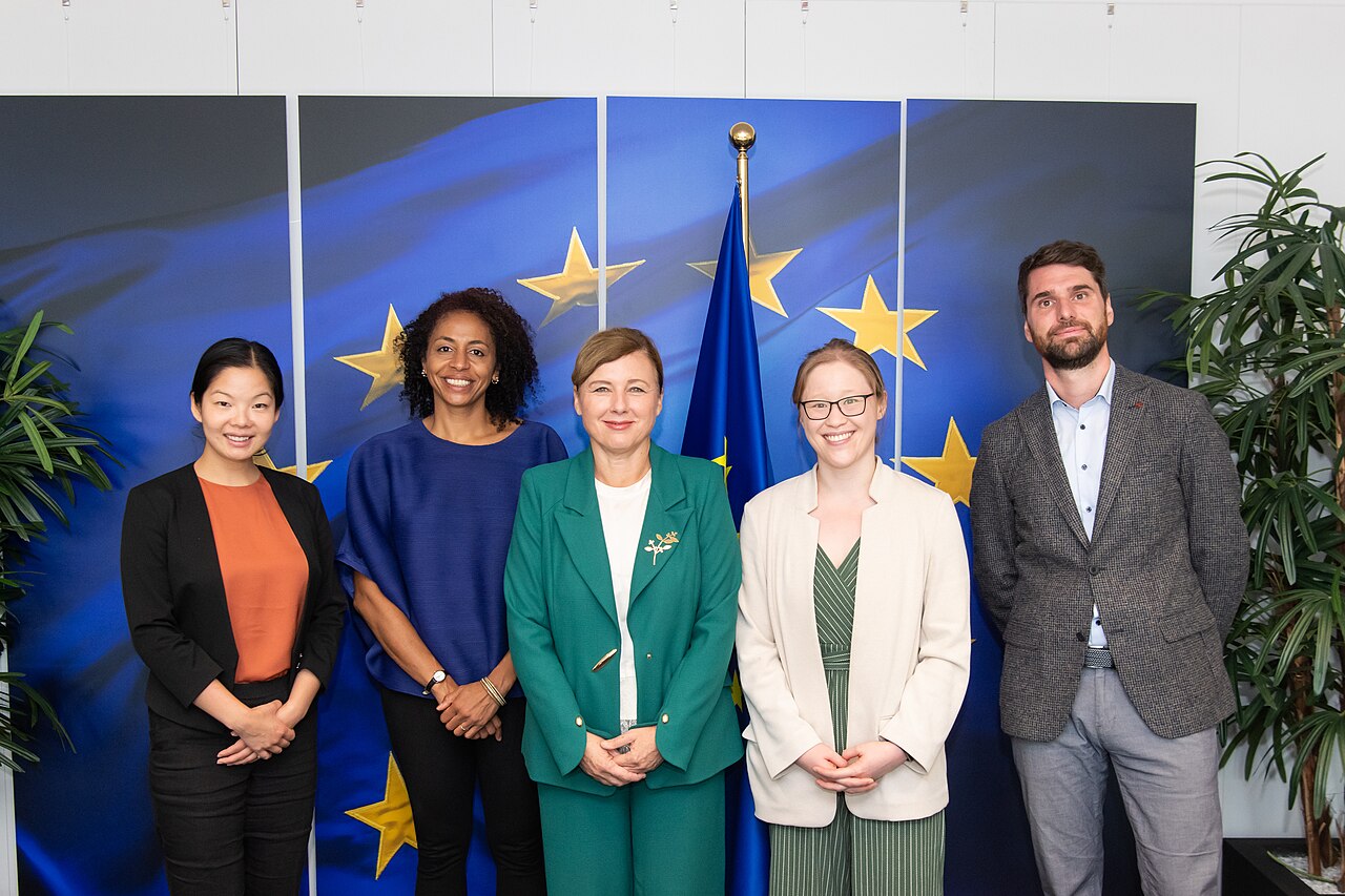 Representantes da OpenAI durante uma visita à Comissão Europeia.