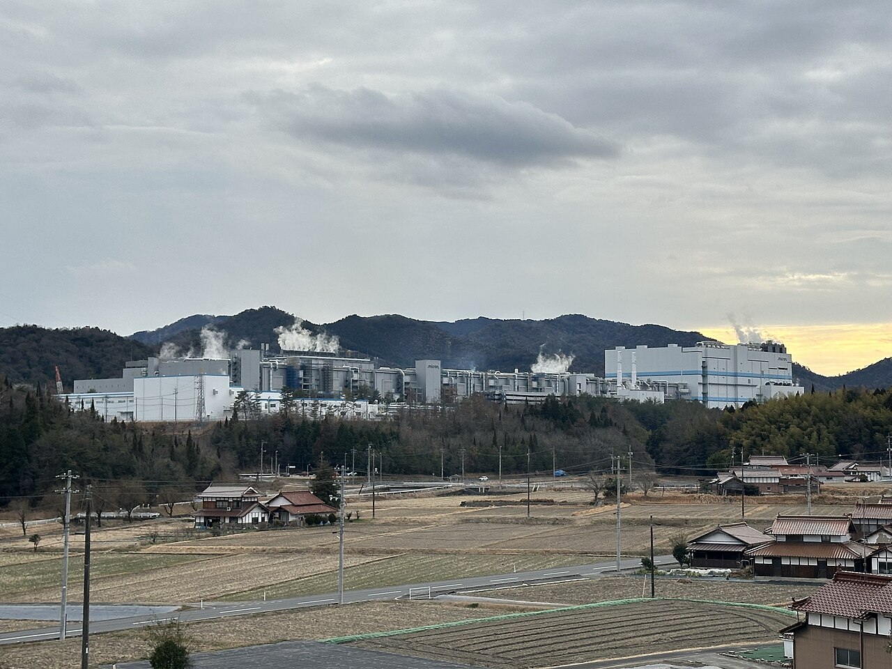 일본 히로시마에 있는 마이크론 메모리 공장 외관