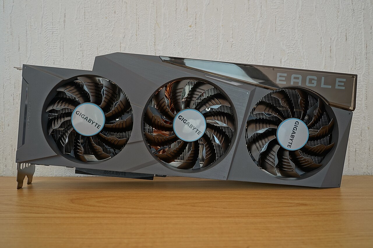 配備24GB顯示記憶體的GeForce RTX 3090消費級顯示卡。