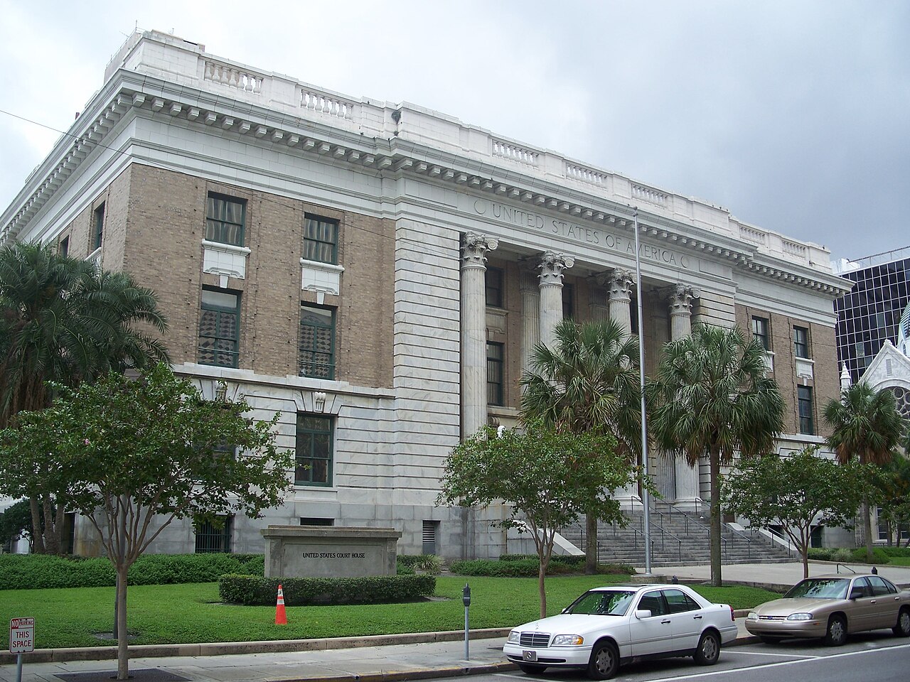 Le palais de justice des États-Unis et la poste centrale à Tampa, en Floride.