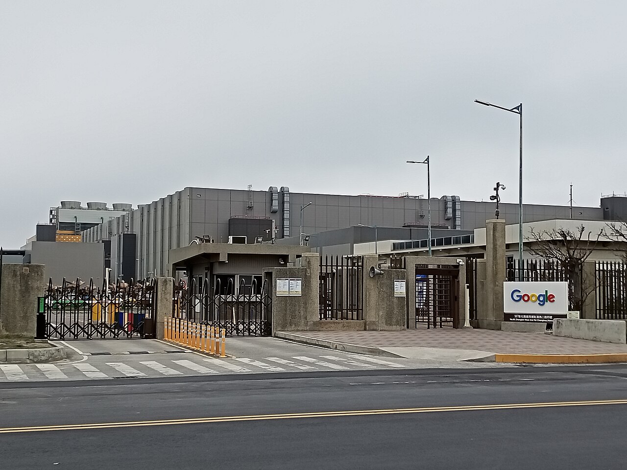 台湾・彰化にあるGoogleデータセンターの正門