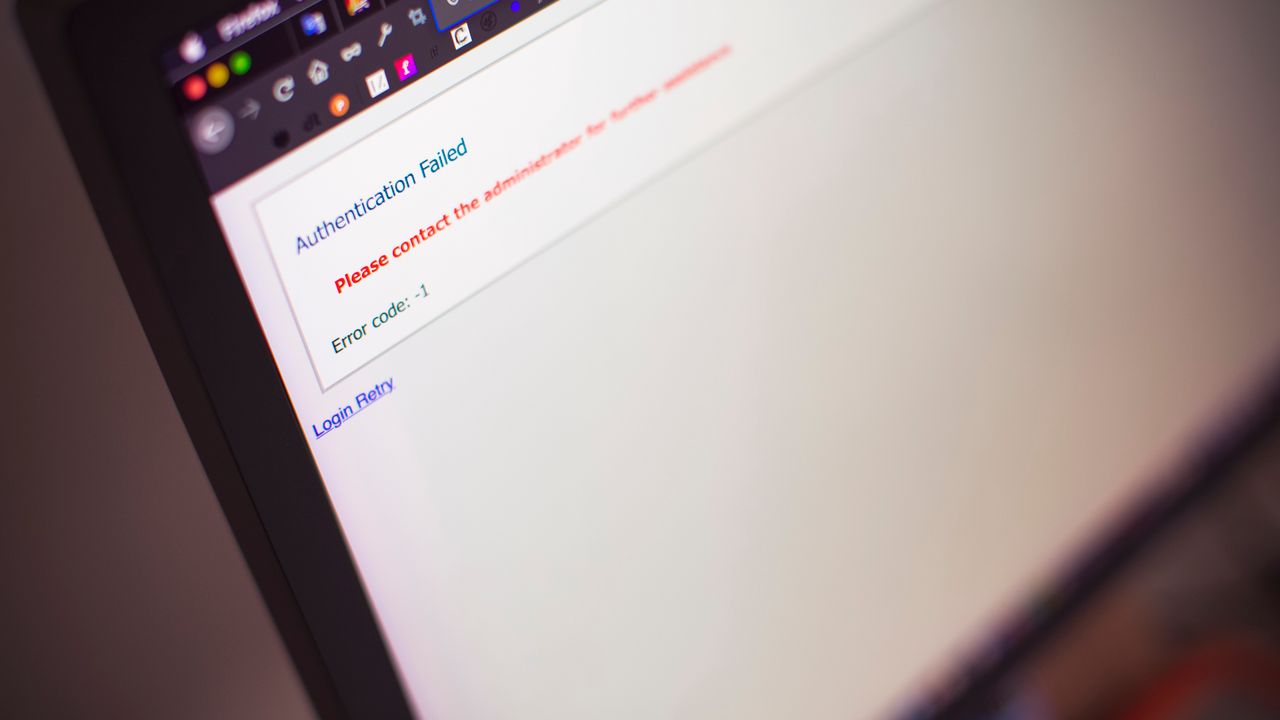 Nahaufnahme eines Computerbildschirms mit der Meldung einer fehlgeschlagenen Authentifizierung