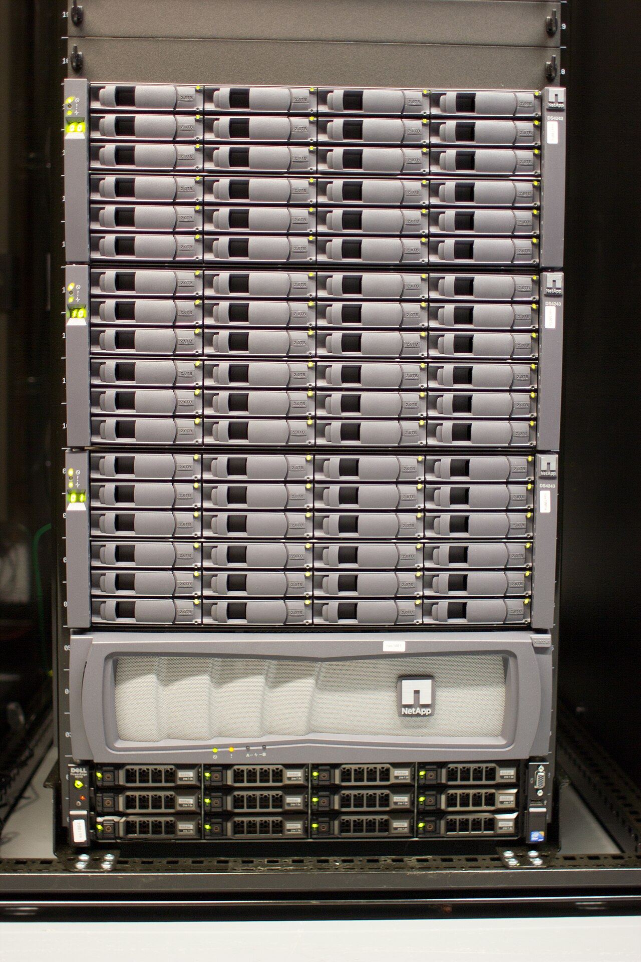 Baies de serveurs et de stockage de la Wikimedia Foundation